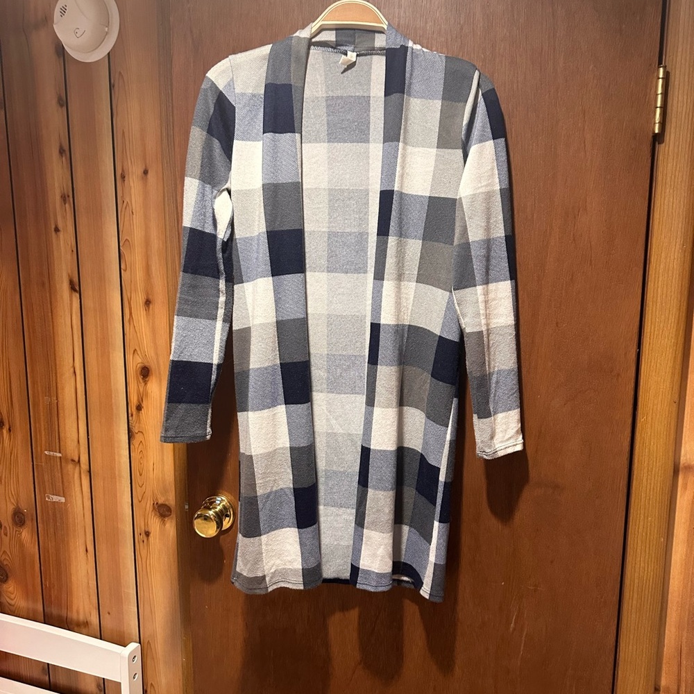 Chic Checkered Long Sleeve Cardigan